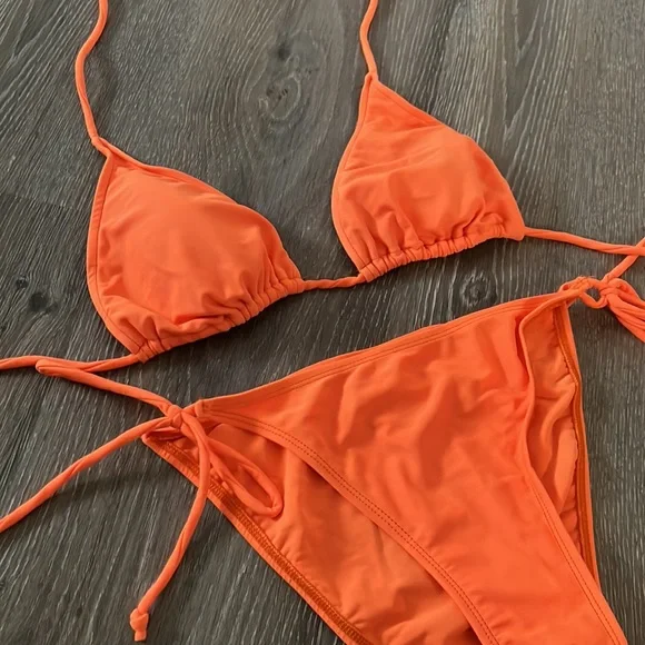 Bikini Set - Picture 3 of 4